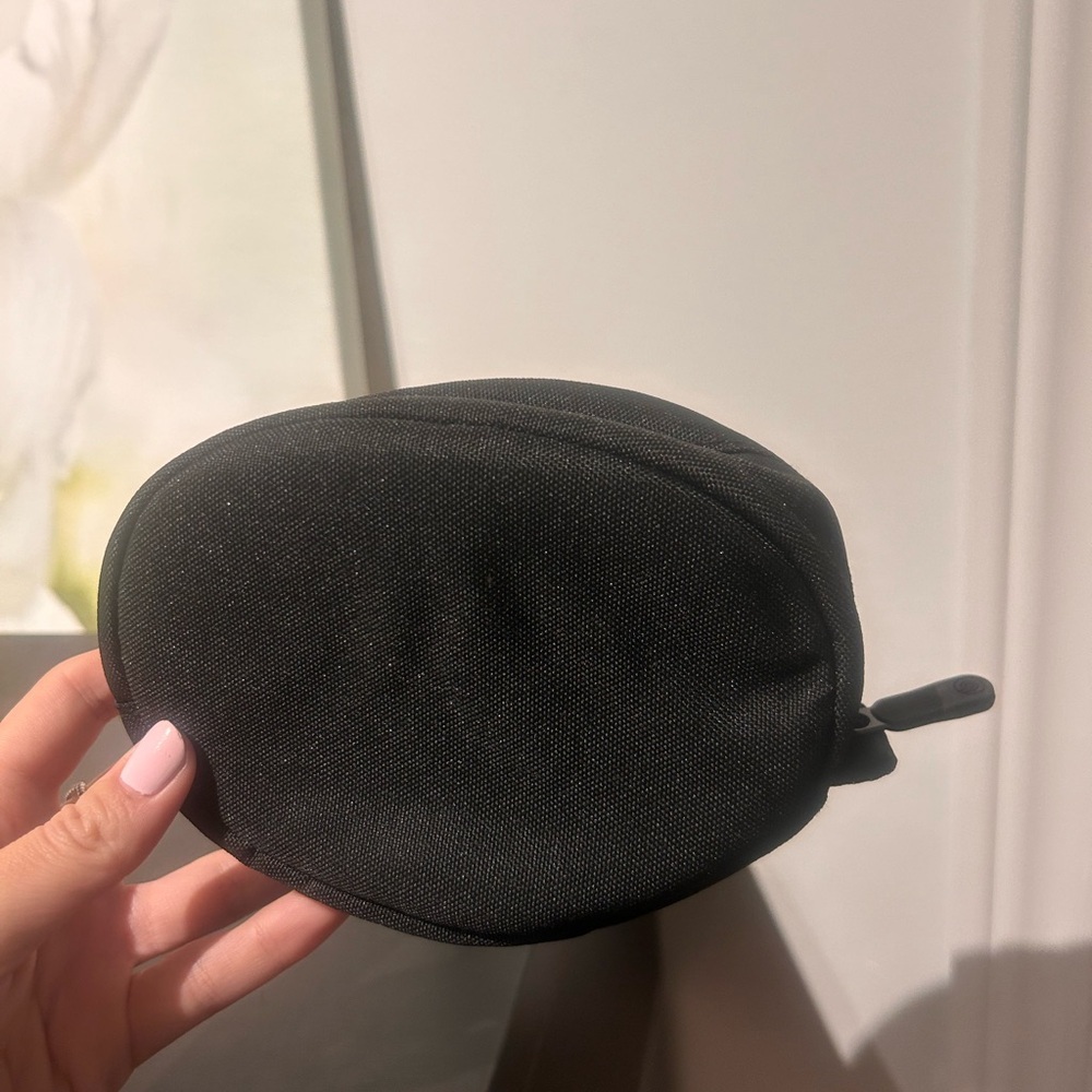 Black Beats Headphone Case - Picture 2 of 3
